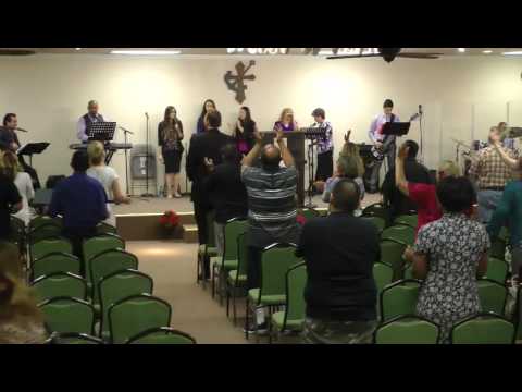 6/19/16 Joseph Larson Hay vida en el río Ezekiel 47:1-9 Juan 1:1 Romanos 8:8-10 Anclados a la Cruz